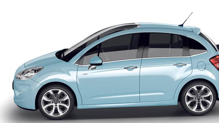 Side Pose Of 2009 Citroen C3 In Blue N White Background